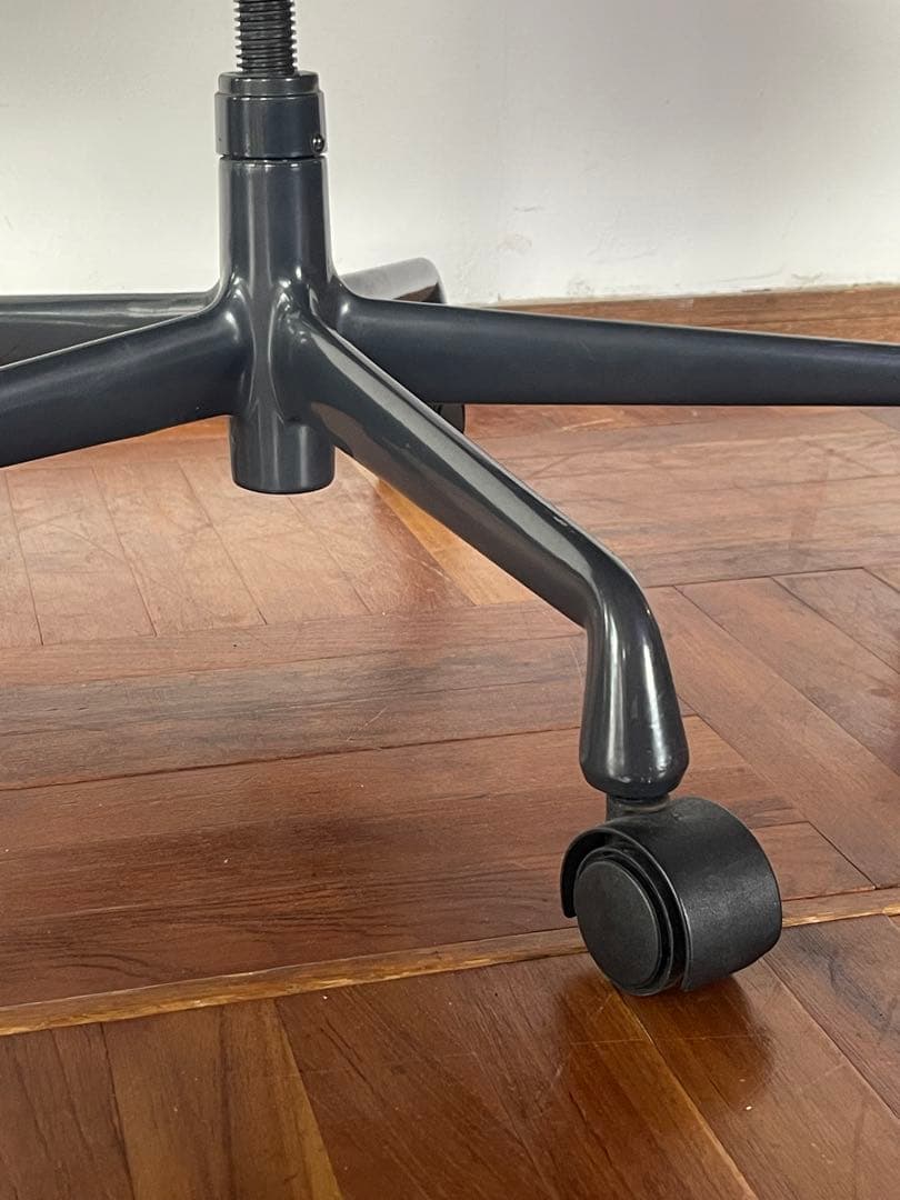 ハーマンミラー イームズ ソフトパッド チェア