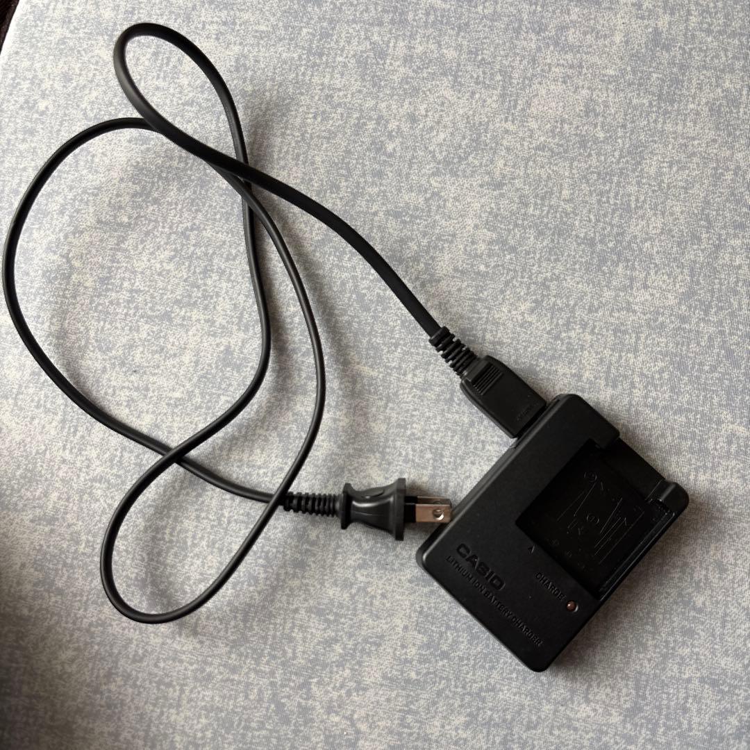 CASIO EXILIM ホワイト デジタルカメラ