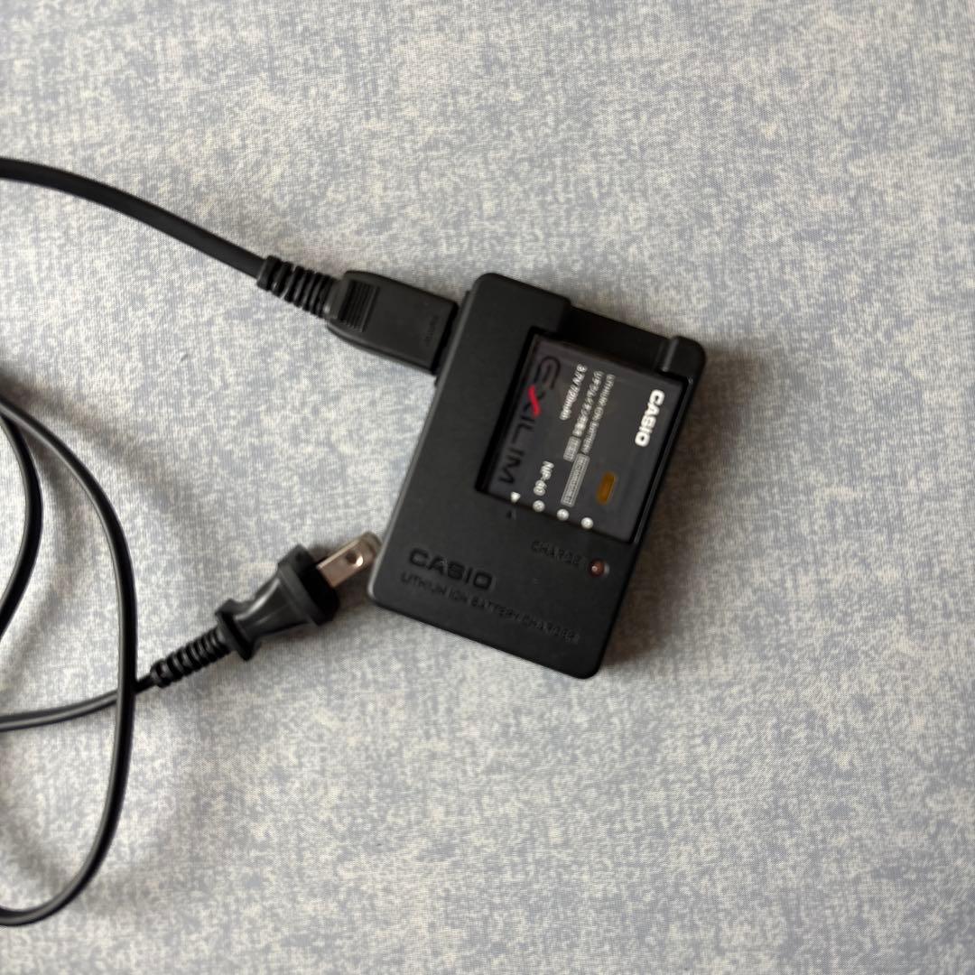 CASIO EXILIM ホワイト デジタルカメラ
