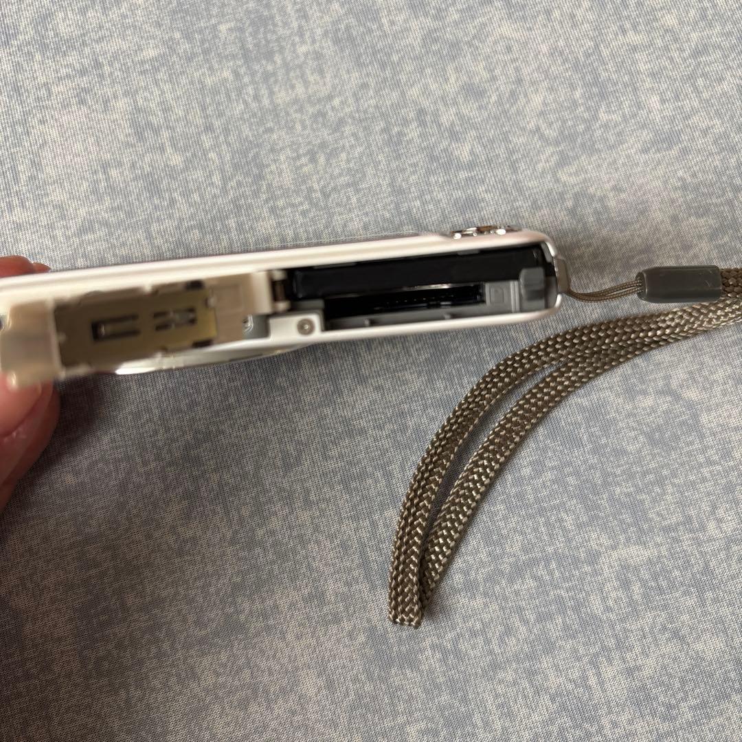 CASIO EXILIM ホワイト デジタルカメラ