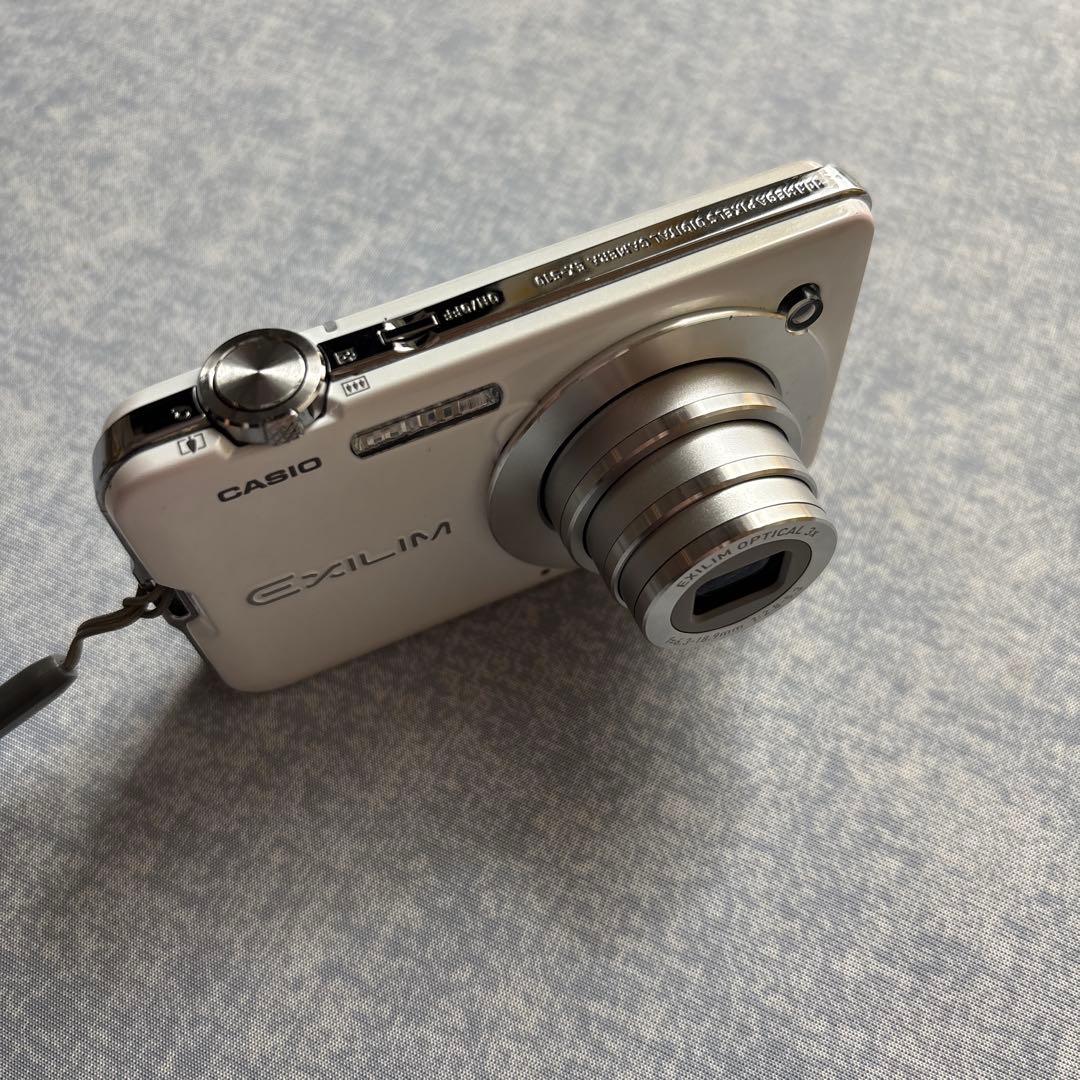 CASIO EXILIM ホワイト デジタルカメラ