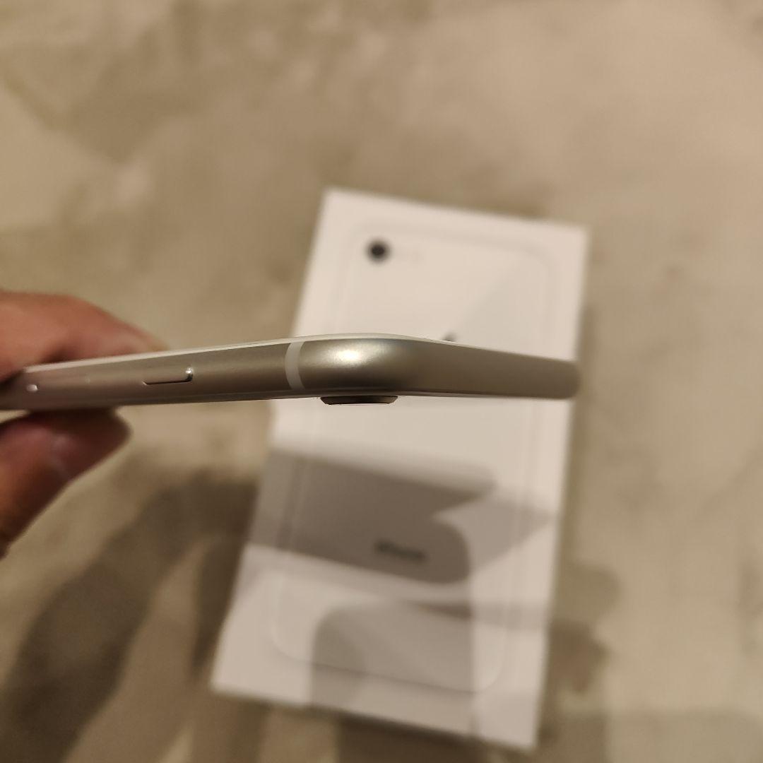 「美品」iPhone8　SIMロック解除済　画面割れなし