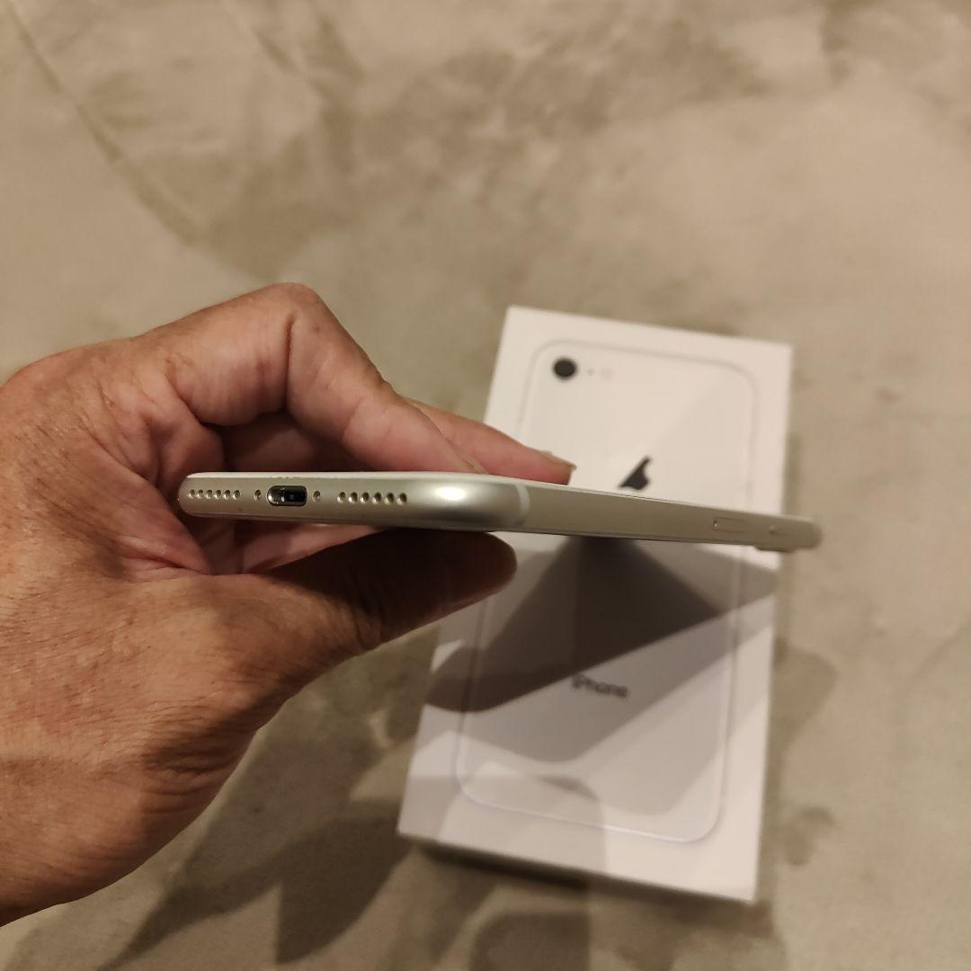 「美品」iPhone8　SIMロック解除済　画面割れなし