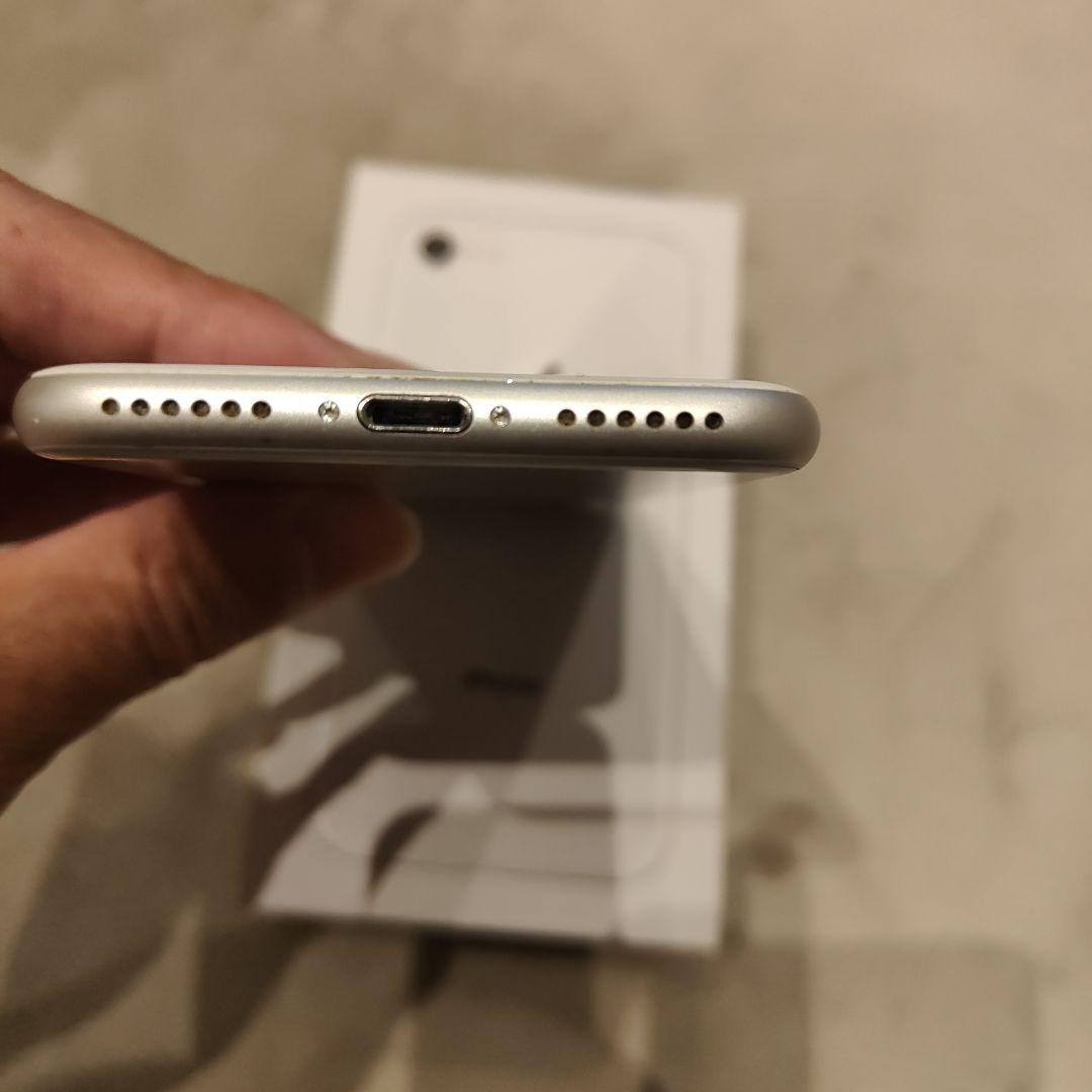 「美品」iPhone8　SIMロック解除済　画面割れなし