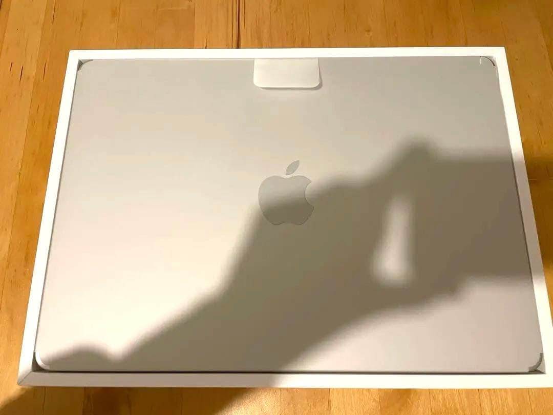 美品 MacBook Air 2024 13インチ M3 16GBスターライト