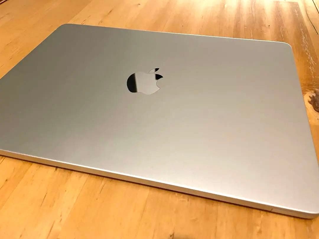 美品 MacBook Air 2024 13インチ M3 16GBスターライト