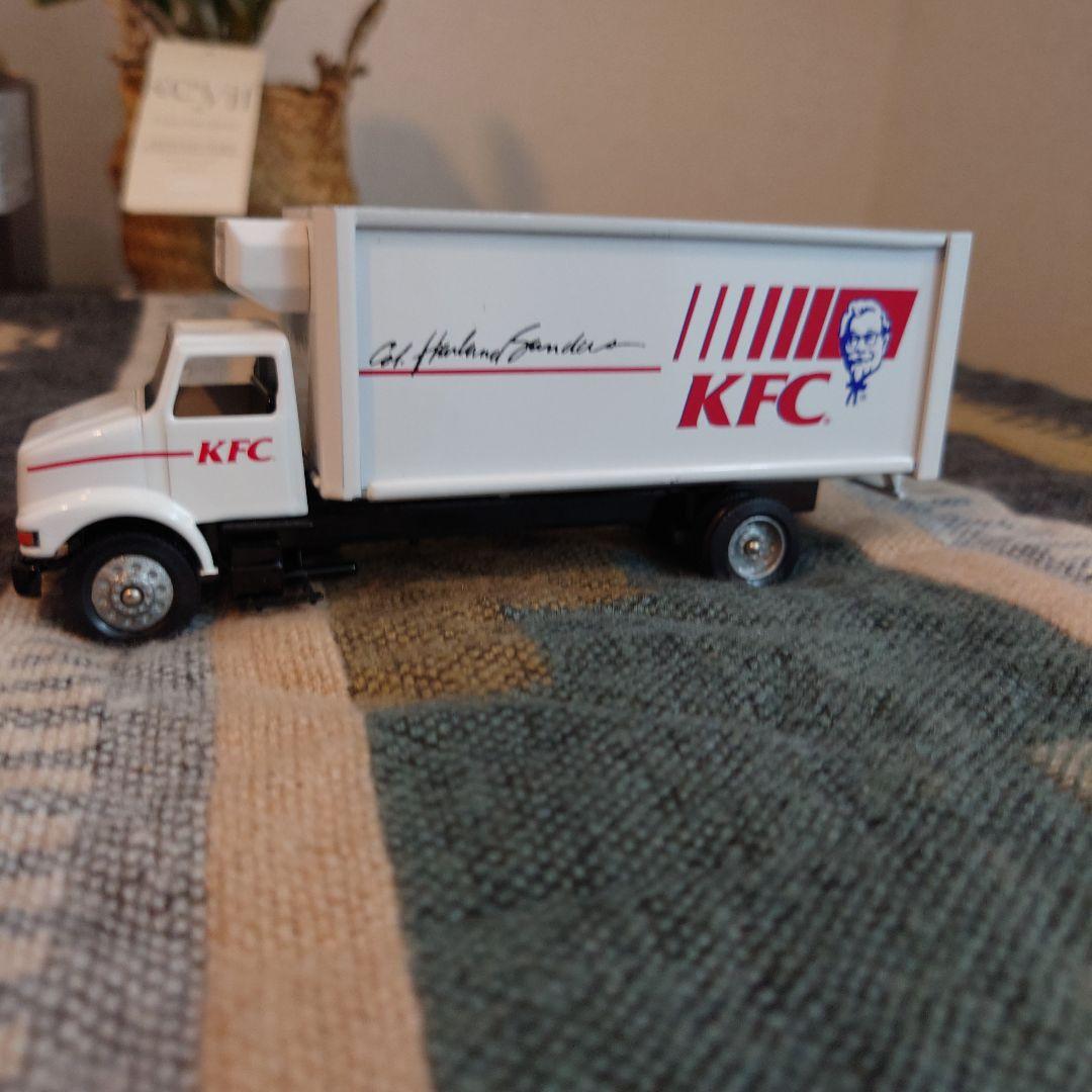 ケンタッキー　KFC トラック　ビンテージ　レトロ　ミニカー　美品　トレーラー