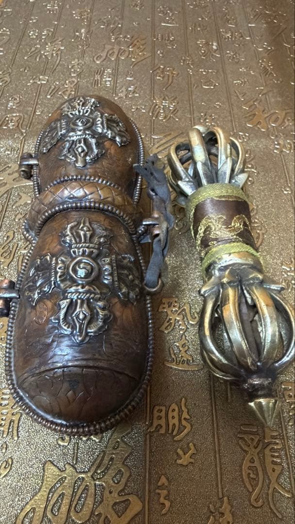 チベット製 法具 九鈷杵 ヴァジュラ 専用宝匣付き 羯磨打ち出し彫金 伝統金工