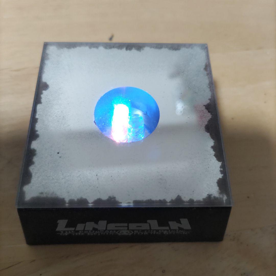 超希少販売終了品　レア商品　LINCOLN クリスタルフィギュア LED付き