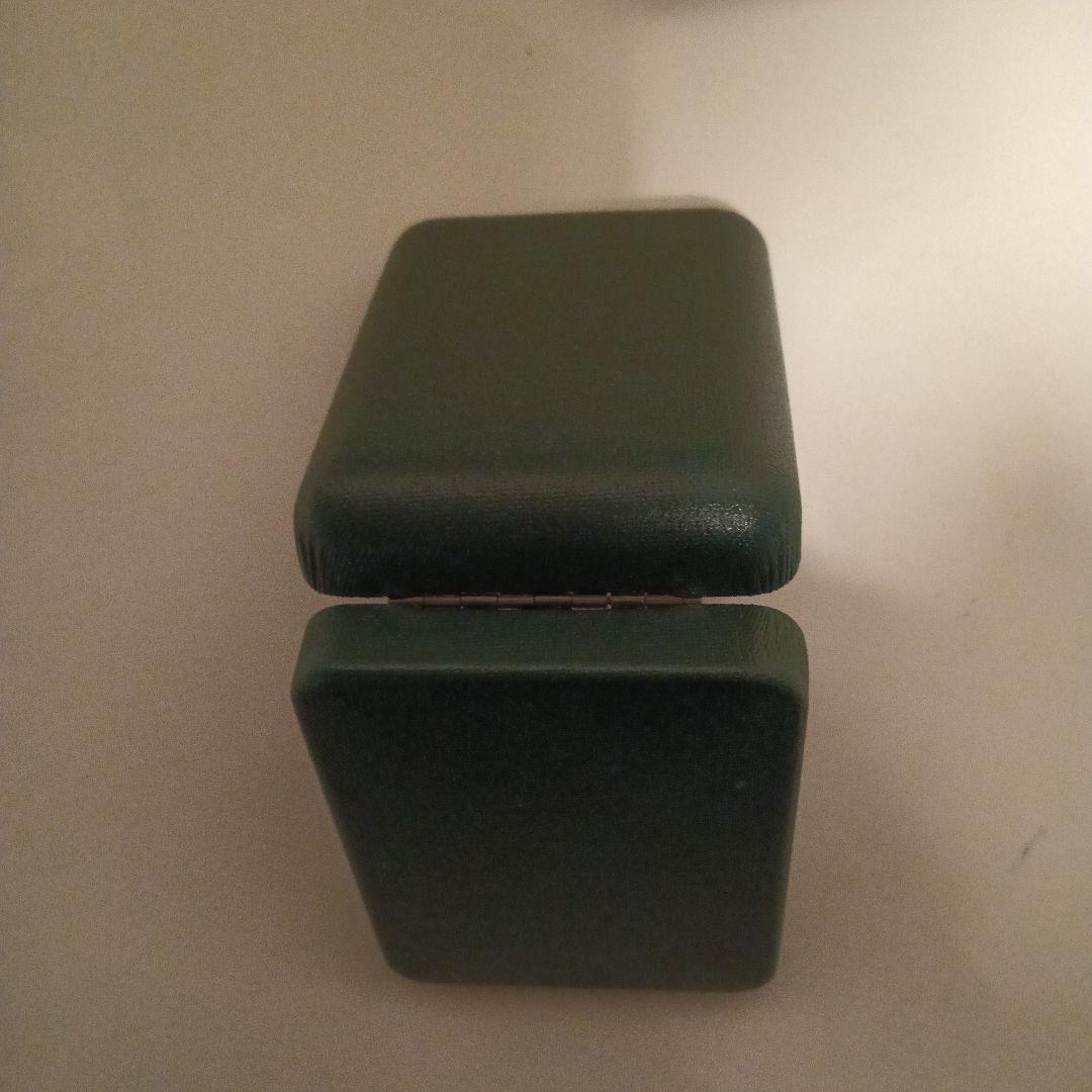 トーイ・ケニング＆スペンサー社製ピンバッジ英国王室御用達　11月8