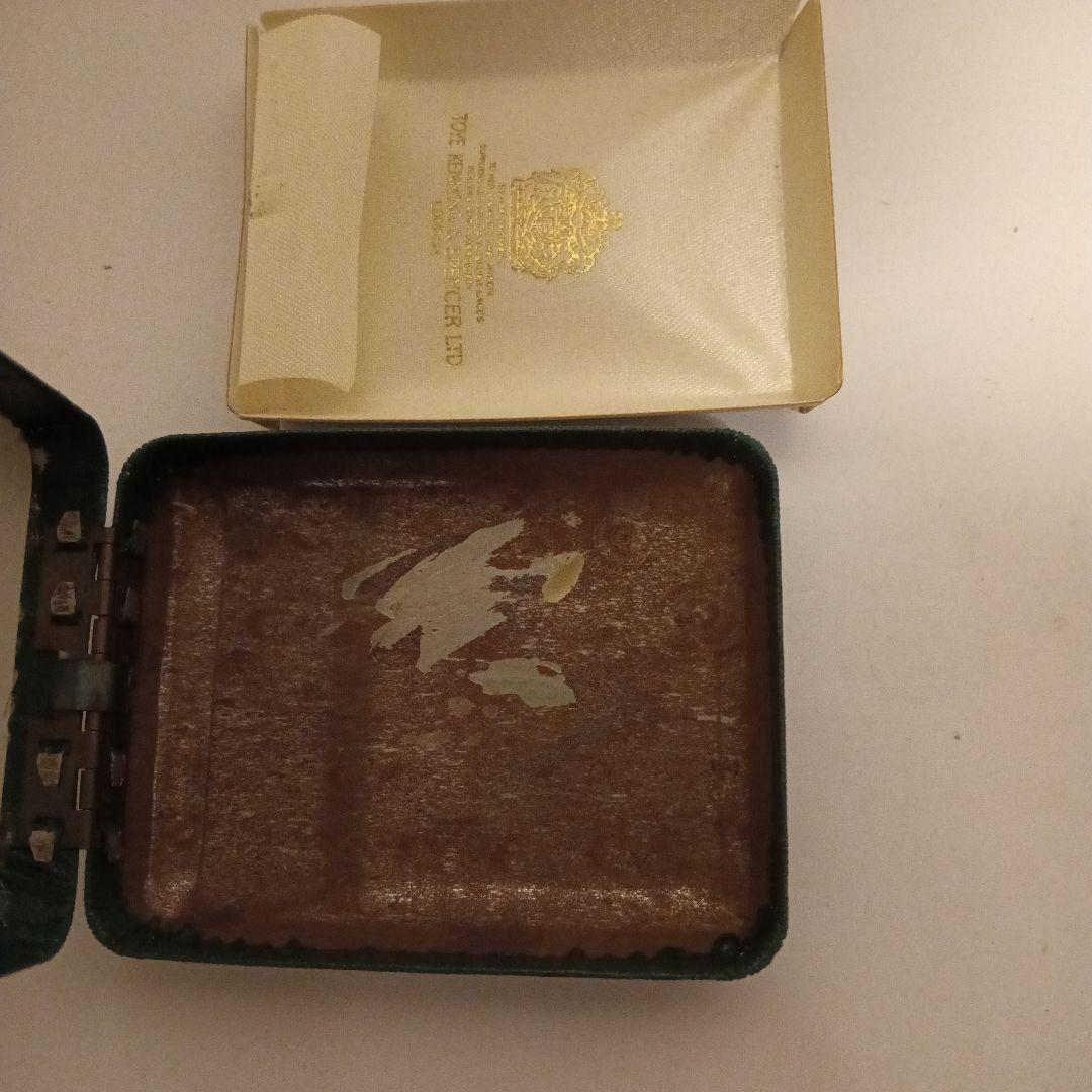 トーイ・ケニング＆スペンサー社製ピンバッジ英国王室御用達　11月8