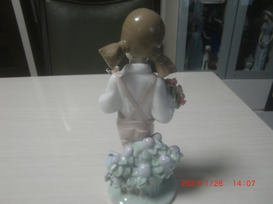 LLADRO　リヤドロ　【小鳥と話す少女】置物　リアドロ　インテリアＬ189
