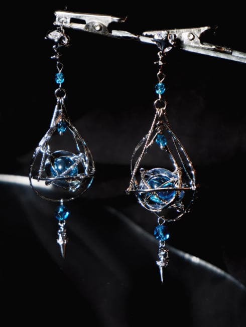 KITTO|【水星】水のような輝き ブルークリスタル ワイヤーアート ピアス