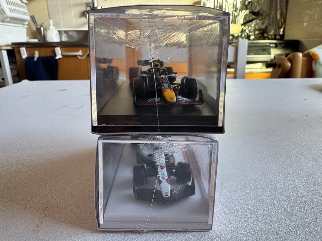 ミニチャンプス　1/64 角田裕毅　レッドブル　 RB21