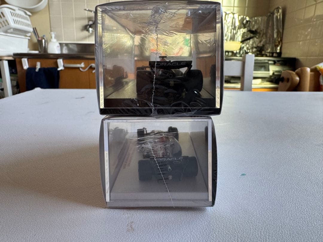 ミニチャンプス　1/64 角田裕毅　レッドブル　 RB21