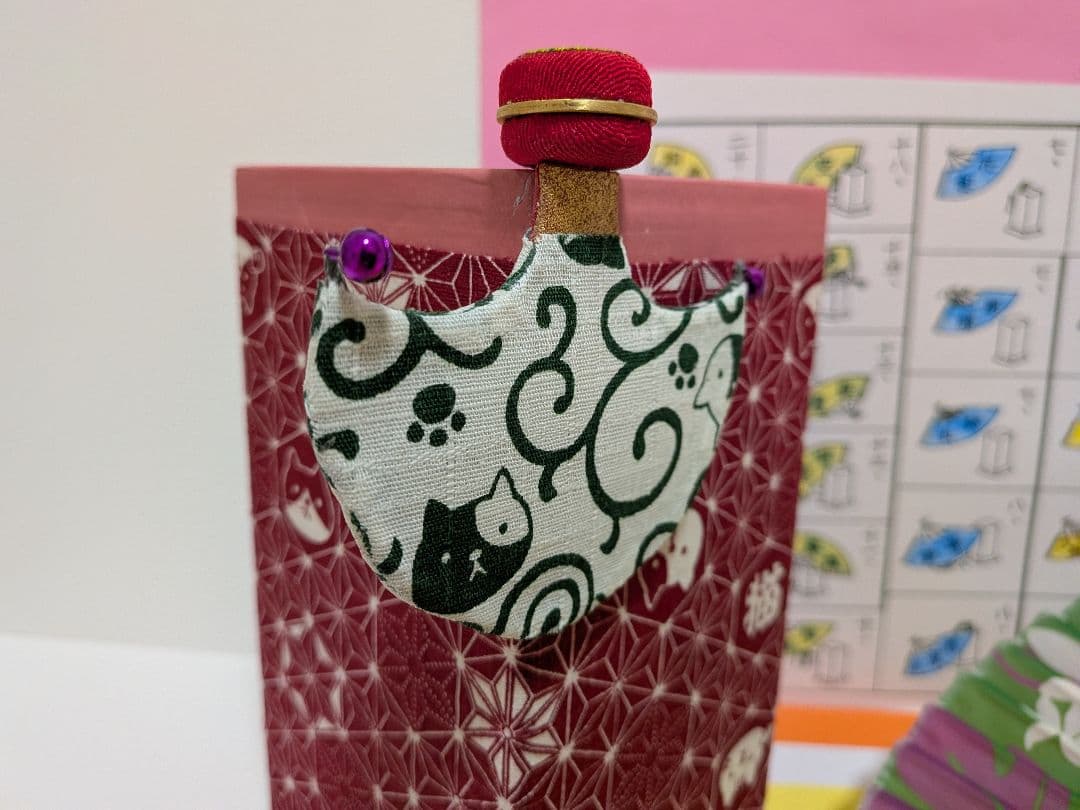 「唐草模様の猫。」（蝶）「藍染風の猫。」（枕）投扇興セット。