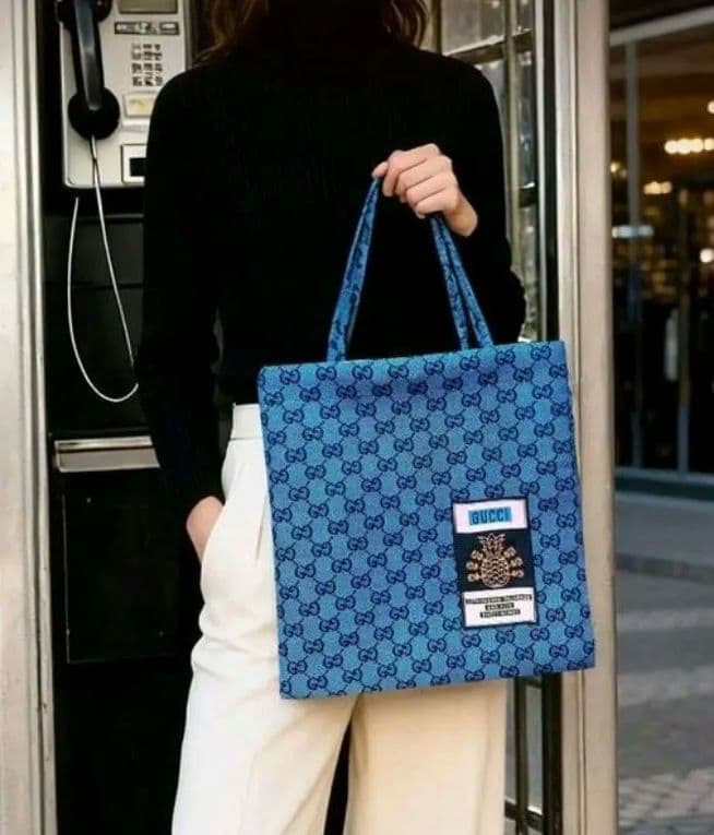 新品レア！GUCCI ノベルティ ロゴトートバッグ ブルーキャンパストートバッグ