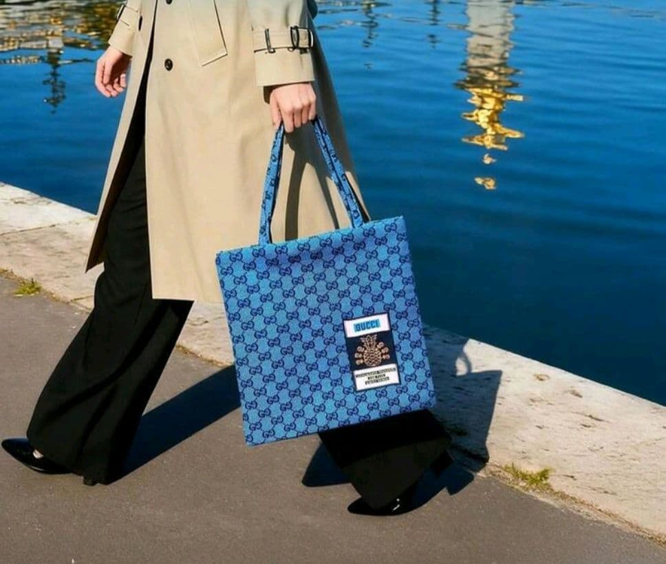 新品レア！GUCCI ノベルティ ロゴトートバッグ ブルーキャンパストートバッグ