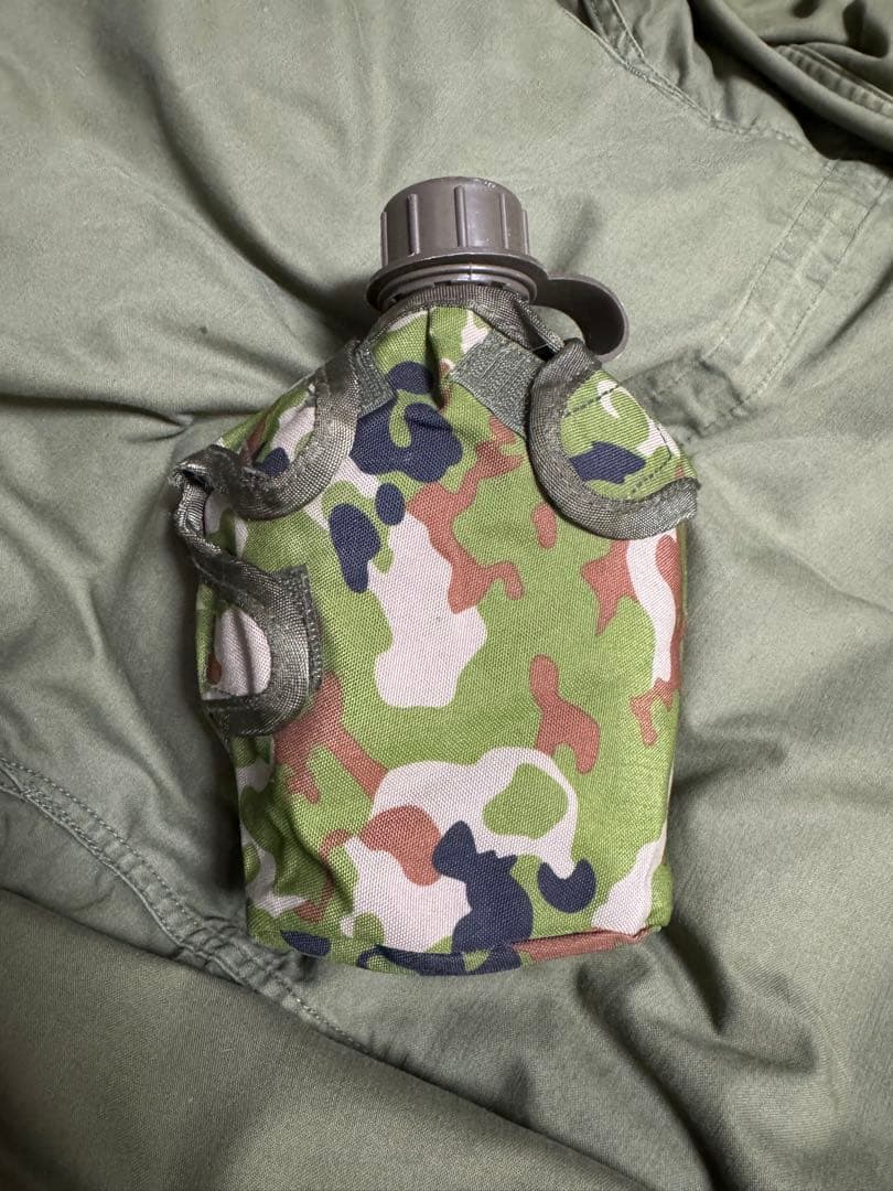 陸上自衛隊個人装備　水筒　サスペンダー付属
