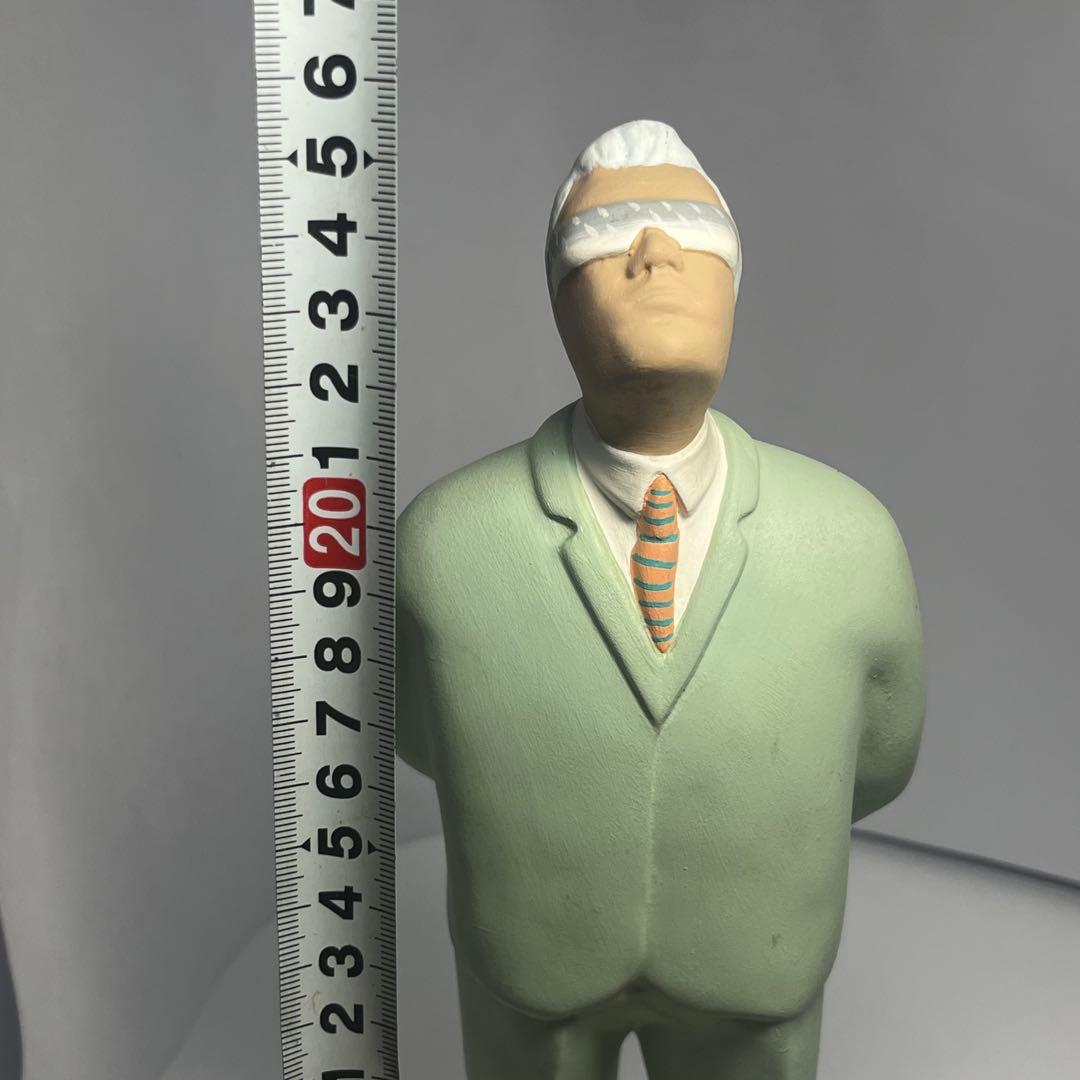 84年製　イタリア　L'Aquilone ラクイローネ　スーツ姿の男性陶器像