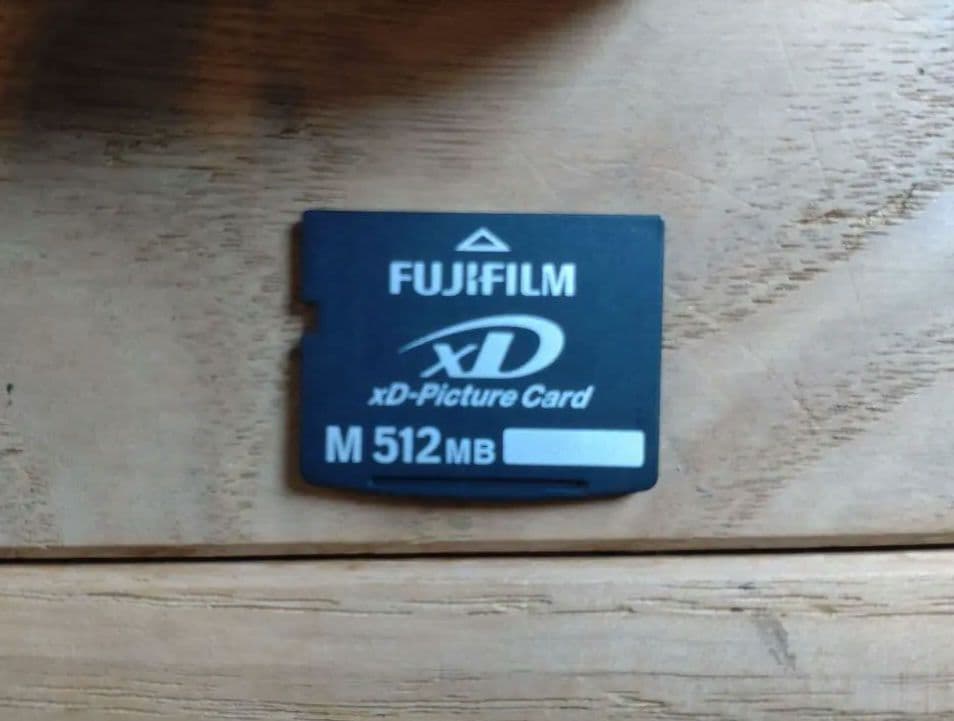 中古動作品☆送料無料　FUJIFILM FinePixF31fd
