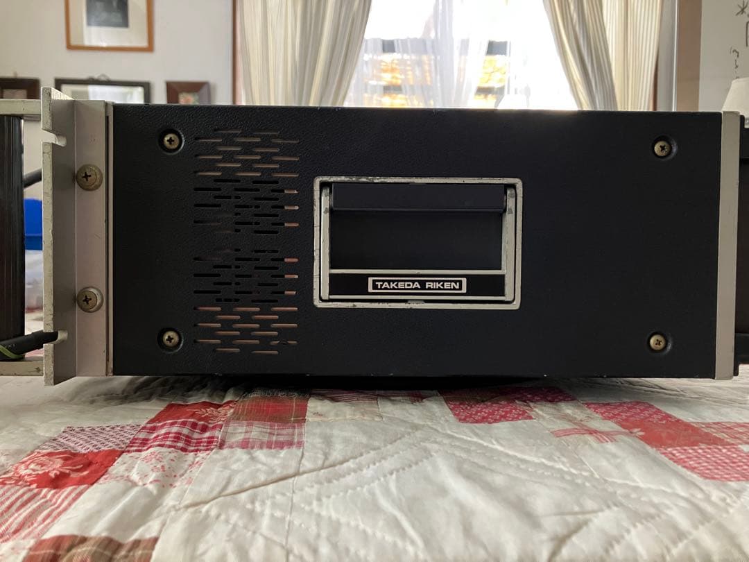 TR6120　プログラマブル標準直流電圧/電流発生器