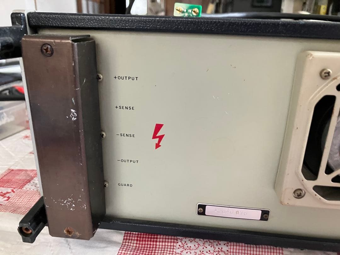 TR6120　プログラマブル標準直流電圧/電流発生器