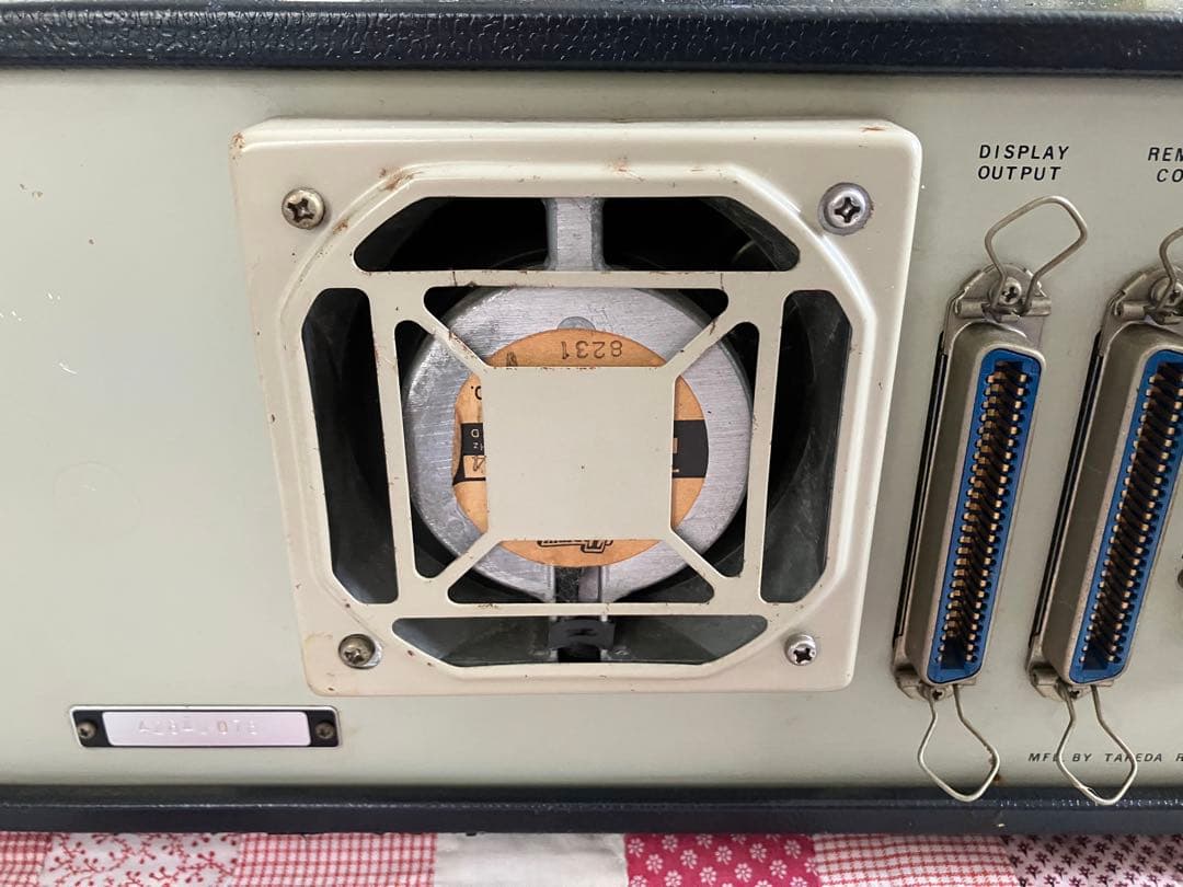 TR6120　プログラマブル標準直流電圧/電流発生器