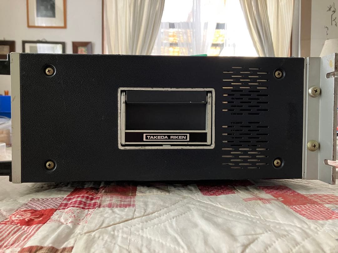 TR6120　プログラマブル標準直流電圧/電流発生器