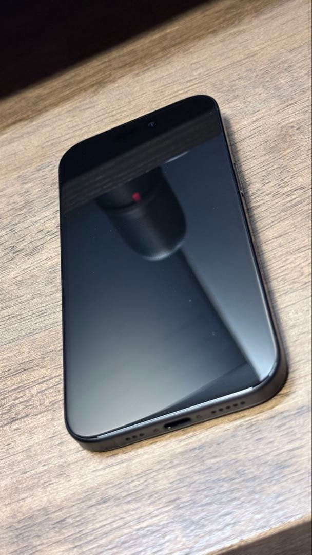 【美品・フィルム付き】iPhone 16 スペースグレー