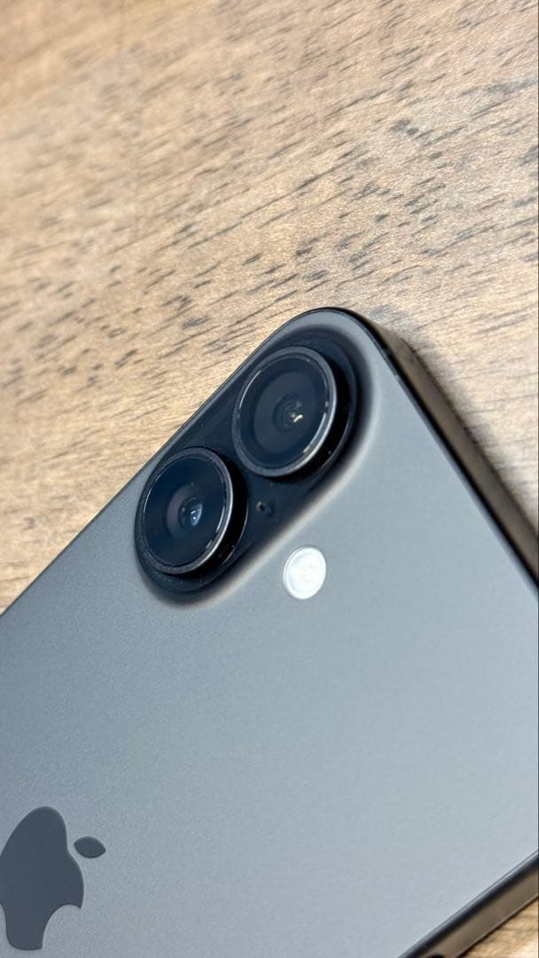 【美品・フィルム付き】iPhone 16 スペースグレー