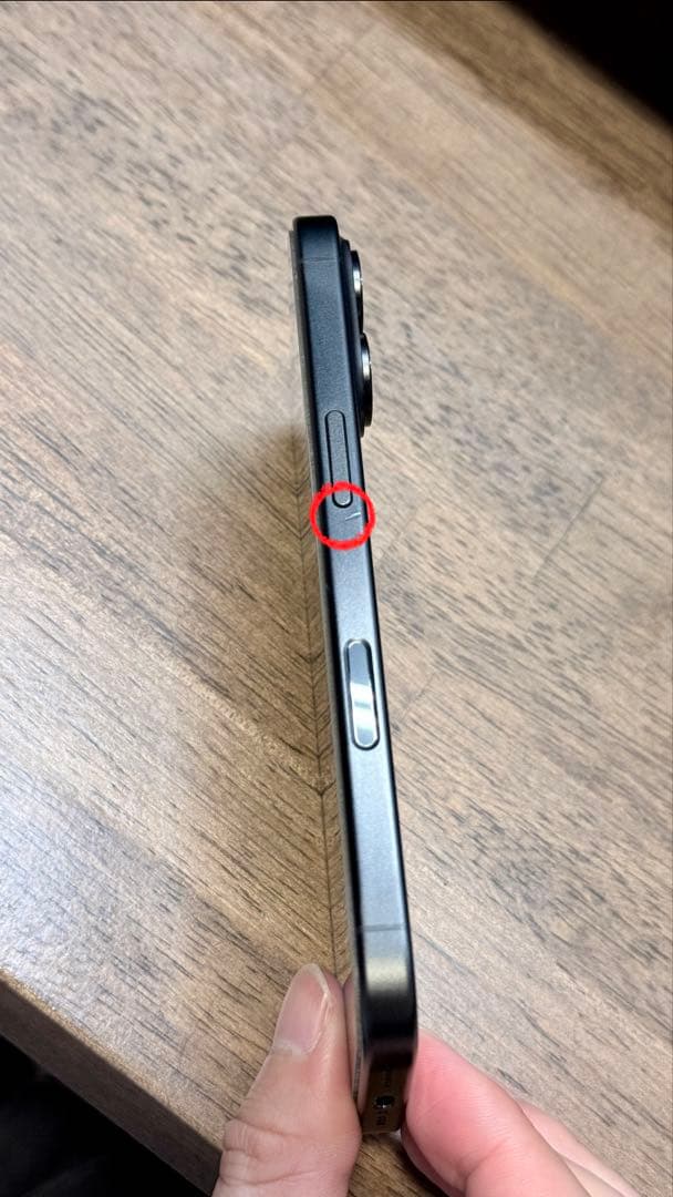 【美品・フィルム付き】iPhone 16 スペースグレー
