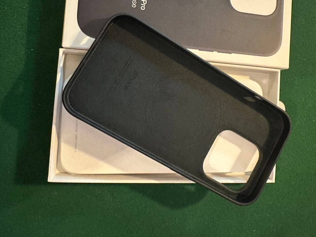 美品　iPhone 14 Pro用 Apple純正 レザーケース　ミッドナイト
