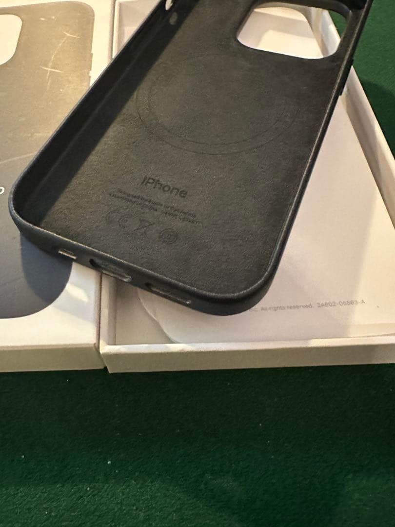 美品　iPhone 14 Pro用 Apple純正 レザーケース　ミッドナイト