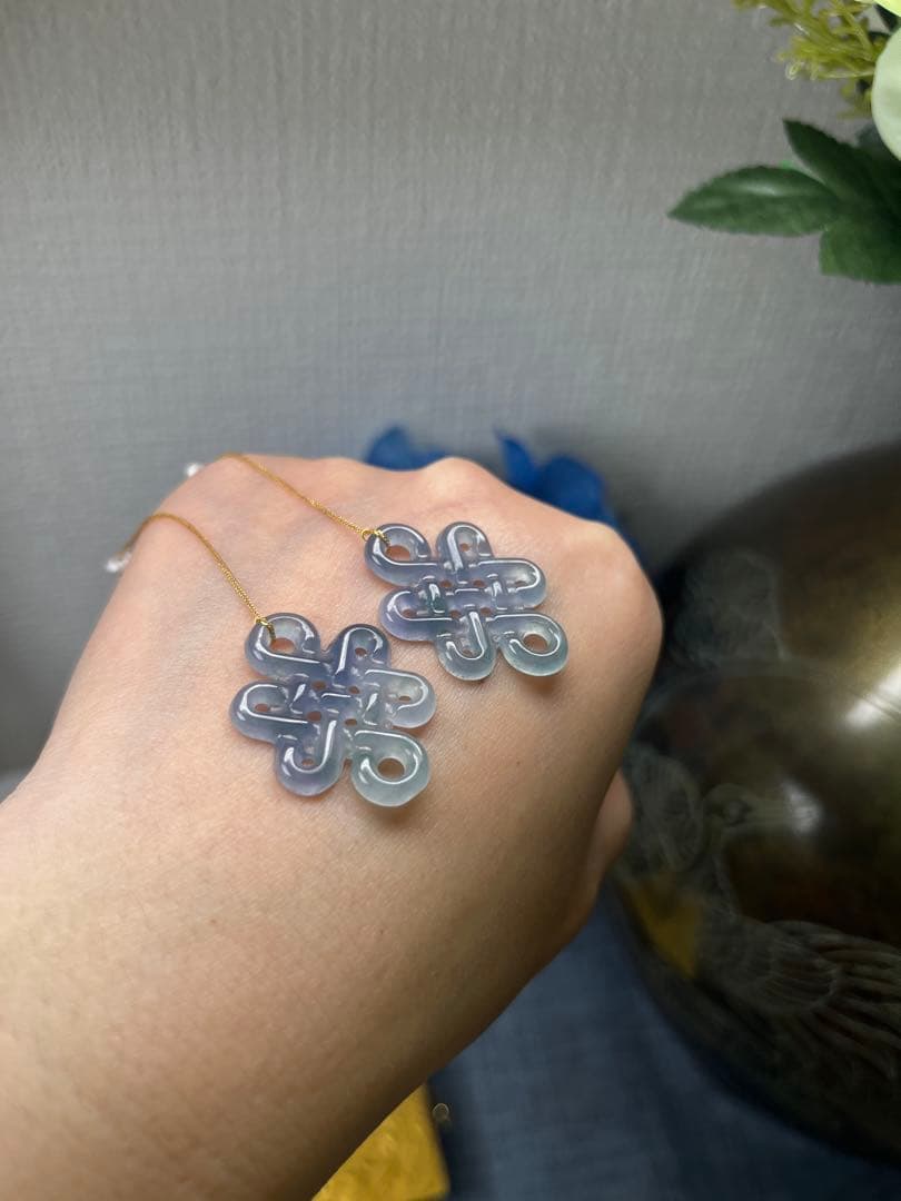 特選品‼️限定❣️希少品、高氷種儚い妖紫色18k中国結ピアス　鑑定書付き