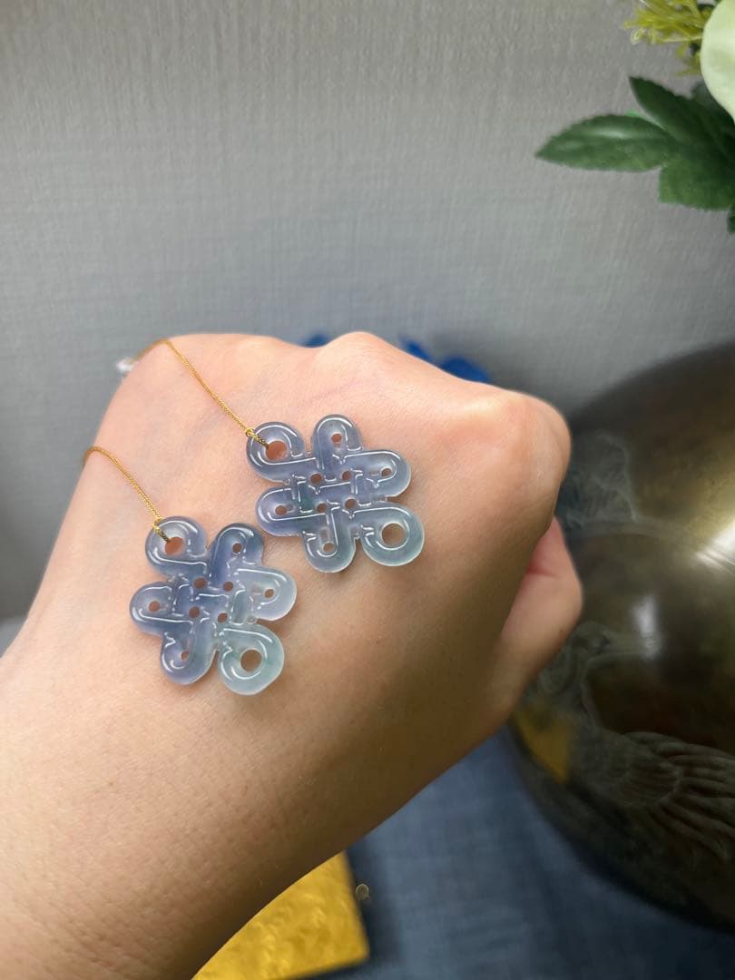 特選品‼️限定❣️希少品、高氷種儚い妖紫色18k中国結ピアス　鑑定書付き