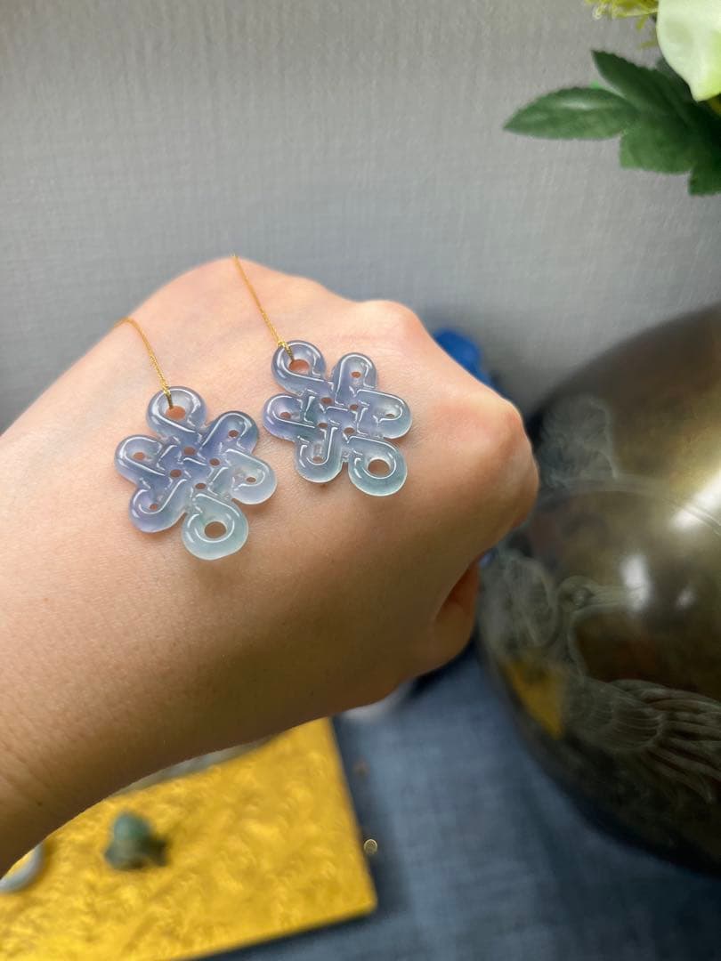 特選品‼️限定❣️希少品、高氷種儚い妖紫色18k中国結ピアス　鑑定書付き