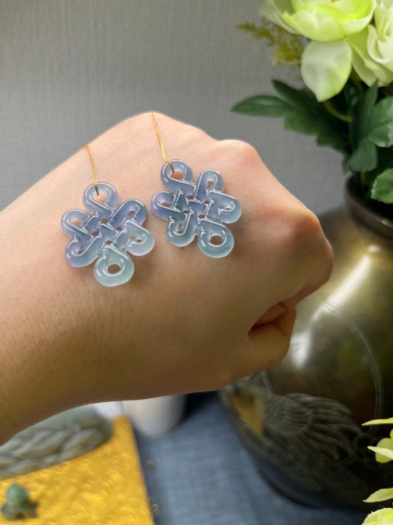 特選品‼️限定❣️希少品、高氷種儚い妖紫色18k中国結ピアス　鑑定書付き