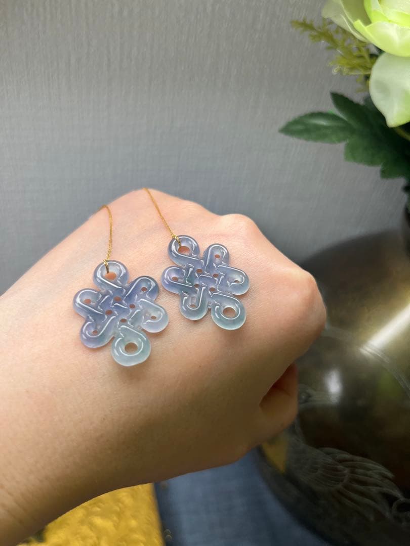 特選品‼️限定❣️希少品、高氷種儚い妖紫色18k中国結ピアス　鑑定書付き