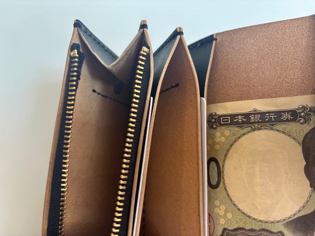 黒　ヌメ革　茶芯　丘染　トラッカーウォレット　3層　真鍮　ミドル