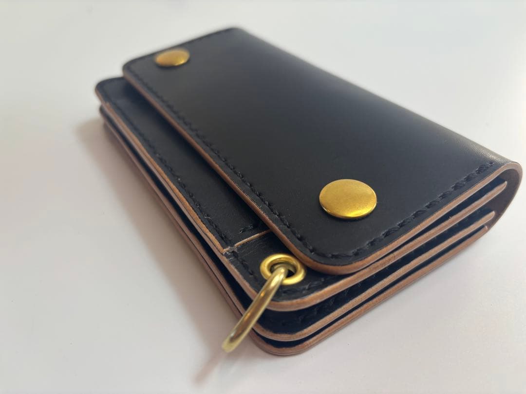 黒　ヌメ革　茶芯　丘染　トラッカーウォレット　3層　真鍮　ミドル