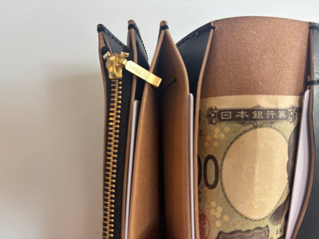 黒　ヌメ革　茶芯　丘染　トラッカーウォレット　3層　真鍮　ミドル