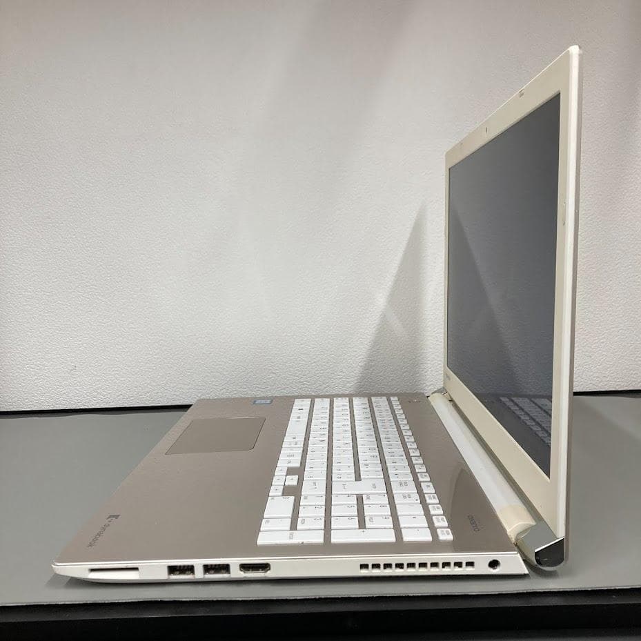 TOSHIBA Windows 11 ノートPC ホワイト