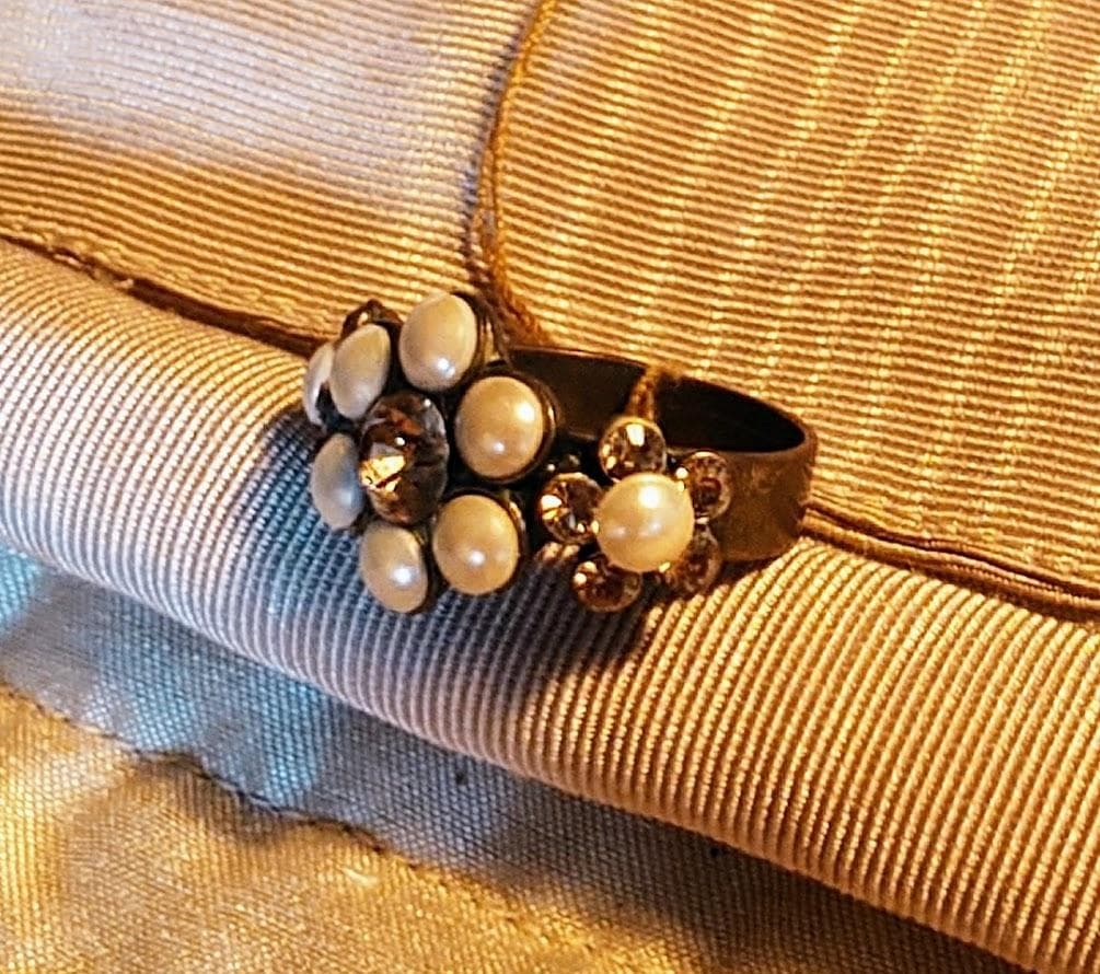 Michael McGinley 花モチーフリング