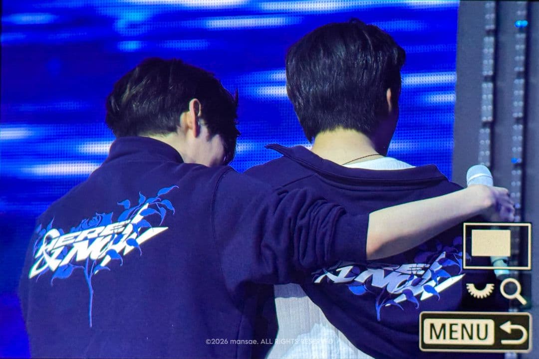 ゼベワン ZB1 ジップアップ パーカー トレカなし