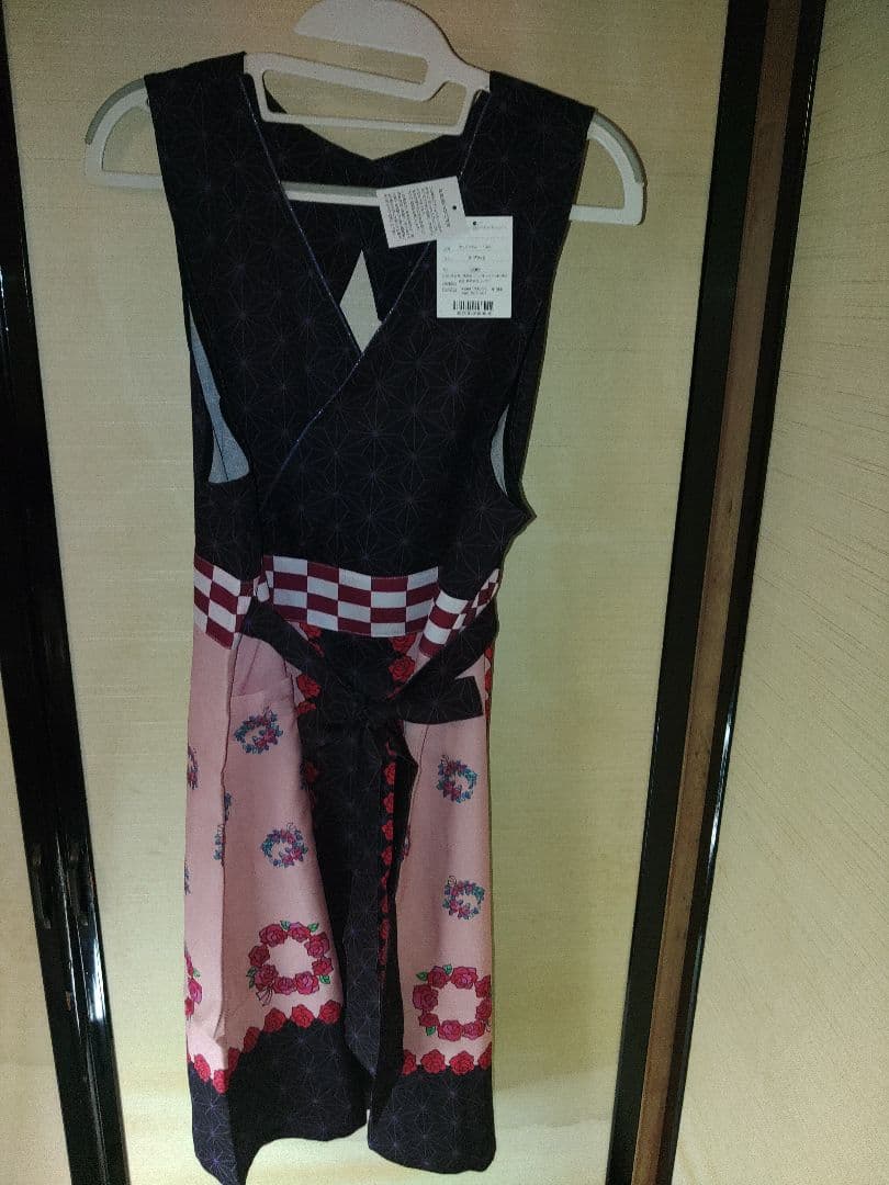 アナスイエプロン 鬼滅の刃　バラ柄 ドレスタイプエプロン