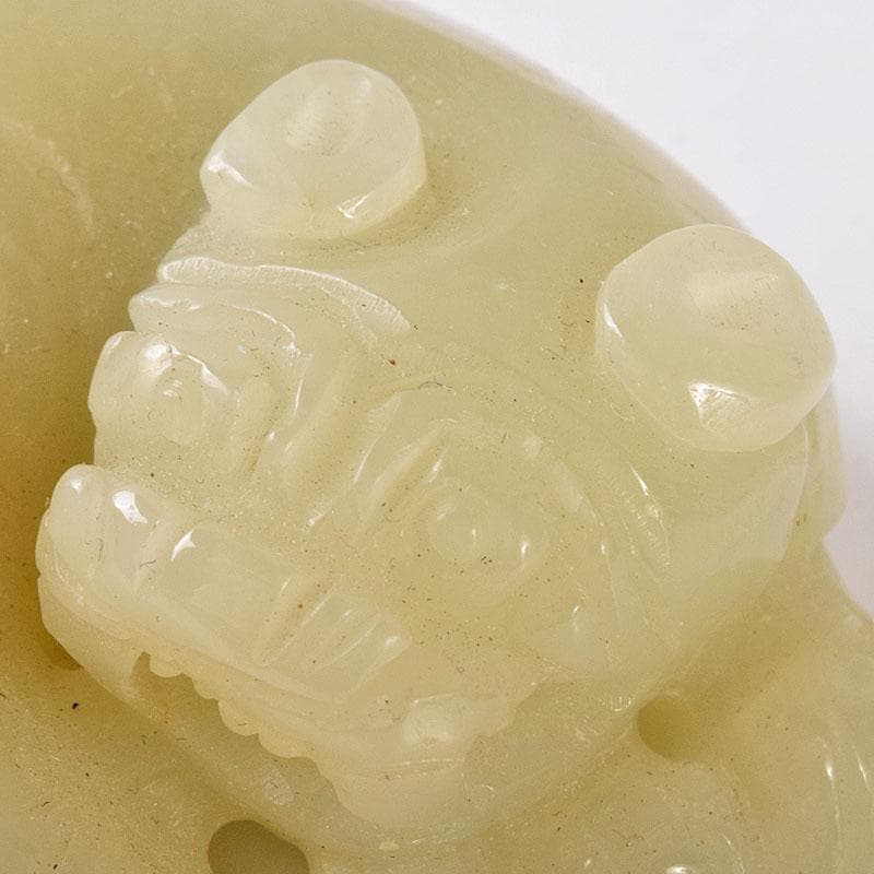 中国　玉石彫刻　神獣　根付　紙鎮　置物　C　8213E