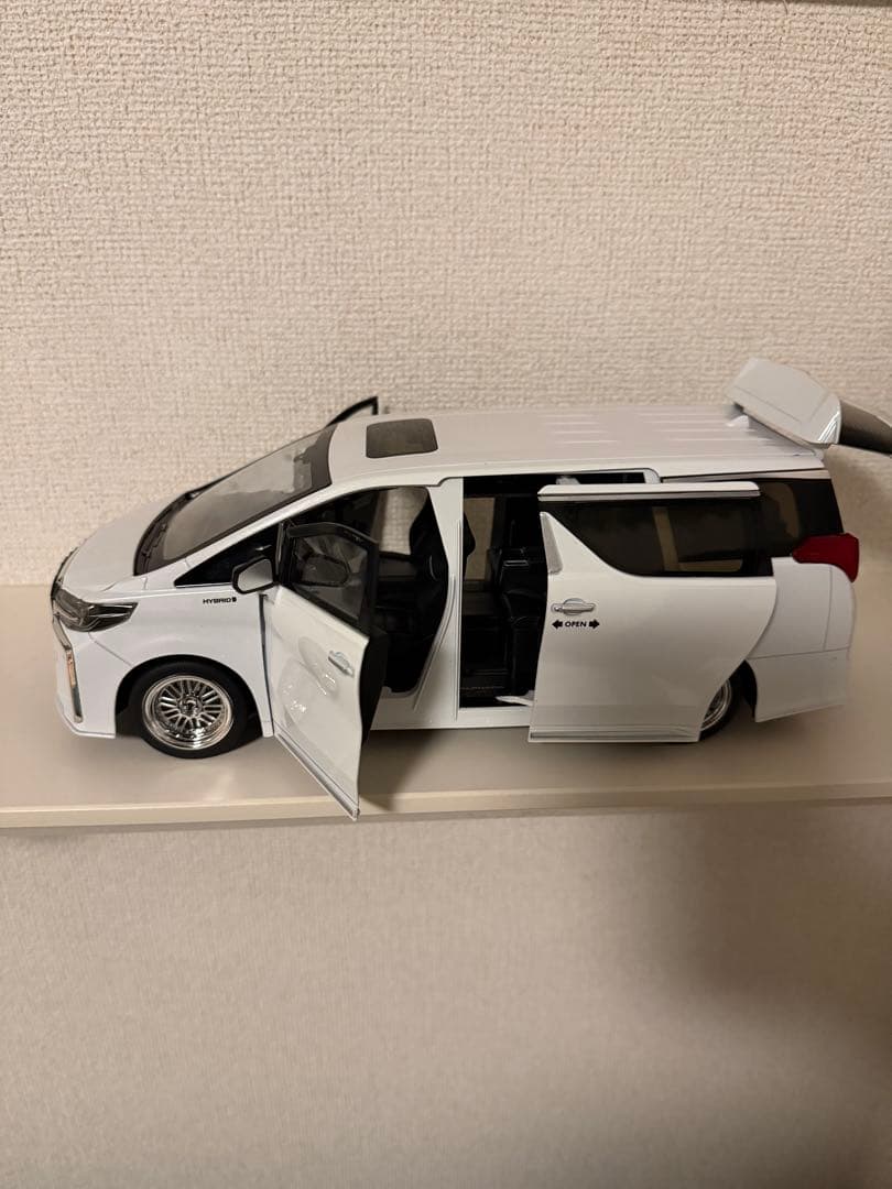 最終値下げ！これ以上は値下げできません トヨタ アルファード ミニカー 1/18