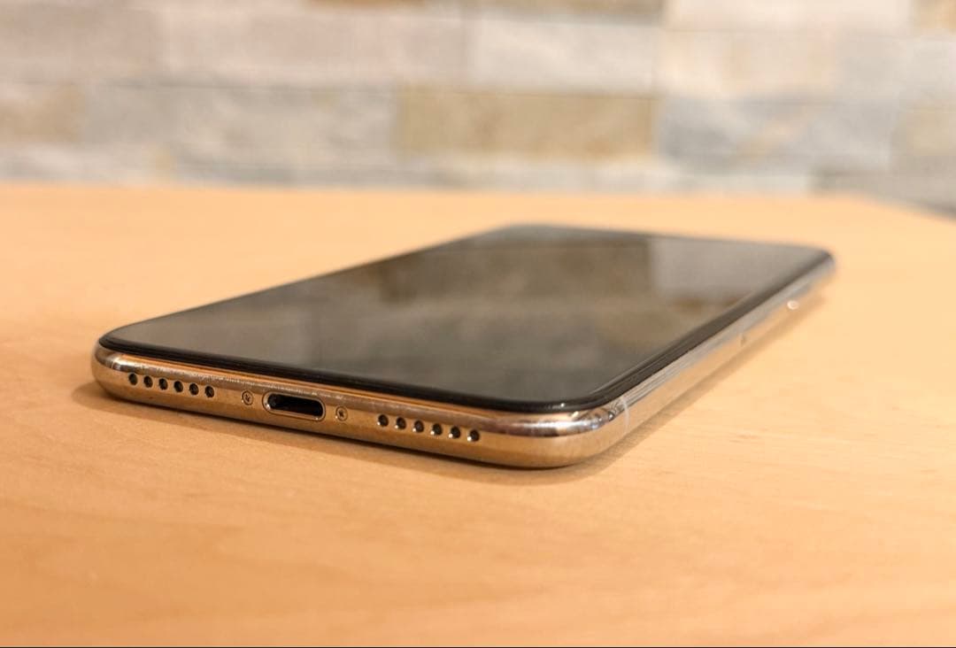 iPhone X 64GB ホワイト SIMフリー 美品　バッテリー69%