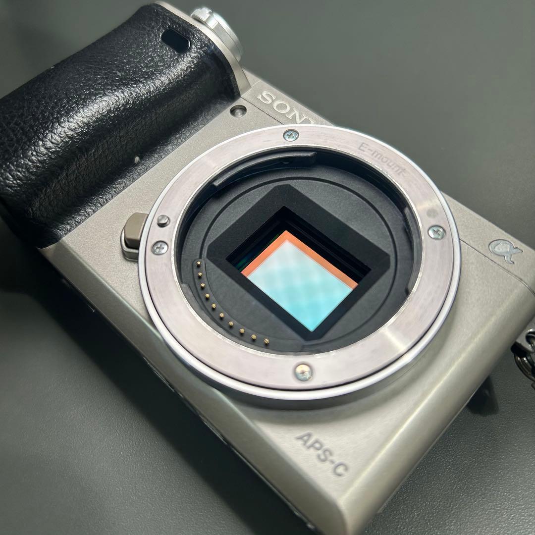 ［値下中］SONY α6000 ILCE-6000Y ダブルズームレンズキット